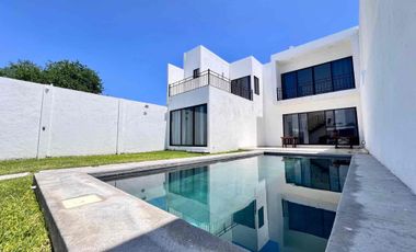 CASA EN RENTA CON ALBERCA Y JARDÍN PROPIO