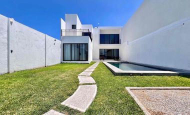 CASA EN RENTA CON ALBERCA Y JARDÍN PROPIO