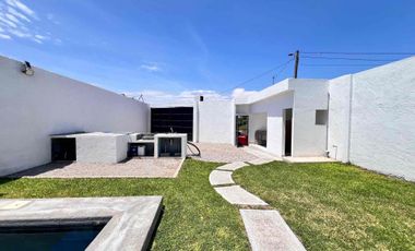 CASA EN RENTA CON ALBERCA Y JARDÍN PROPIO