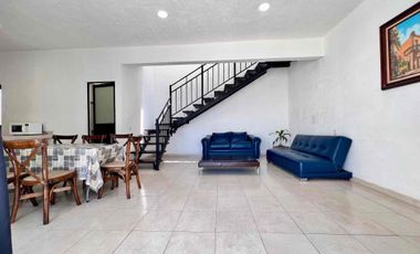 CASA EN RENTA CON ALBERCA Y JARDÍN PROPIO