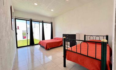 CASA EN RENTA CON ALBERCA Y JARDÍN PROPIO