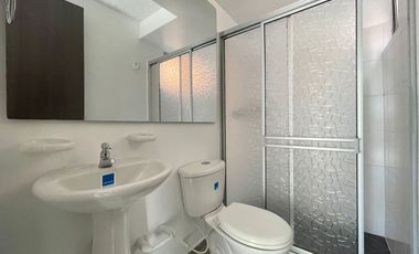 SE VENDE apartamento en CUARTO PISO con balcón ubicado en el Conjunto Caminos de San Rafael.