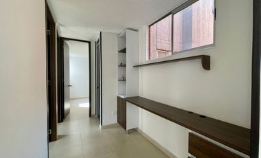 SE VENDE apartamento en CUARTO PISO con balcón ubicado en el Conjunto Caminos de San Rafael.