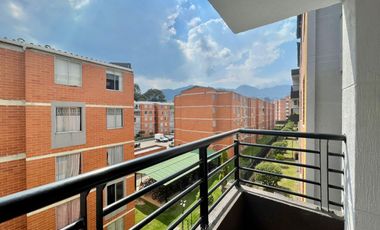 SE VENDE apartamento en CUARTO PISO con balcón ubicado en el Conjunto Caminos de San Rafael.