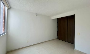 SE VENDE apartamento en CUARTO PISO con balcón ubicado en el Conjunto Caminos de San Rafael.