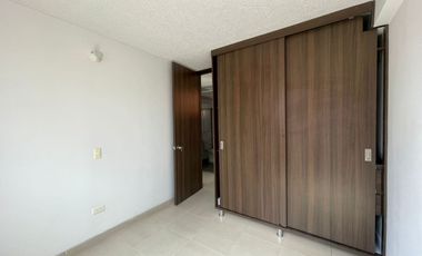 SE VENDE apartamento en CUARTO PISO con balcón ubicado en el Conjunto Caminos de San Rafael.