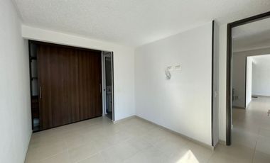 SE VENDE apartamento en CUARTO PISO con balcón ubicado en el Conjunto Caminos de San Rafael.