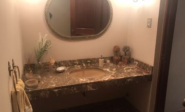 Venta casa en san borja Frente parque...excelente para  constructor