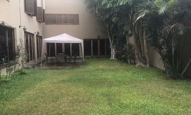 Venta casa en san borja Frente parque...excelente para  constructor