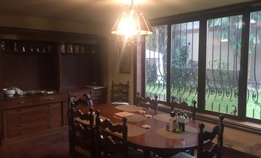 Venta casa en san borja Frente parque...excelente para  constructor