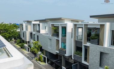Selling at a Loss! Units at this price are no longer available!! 5BR 6BA 3-Storey House for SALE at The Gentry Cultivar Rama 9