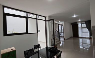 Dijual Rumah Full Renov di Kolmas Regency Cimahi