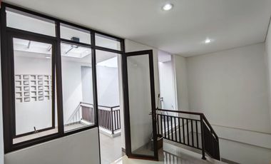 Dijual Rumah Full Renov di Kolmas Regency Cimahi