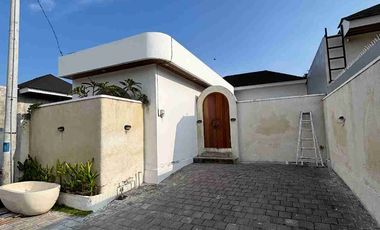 Di Jual Vila siap Huni 1 lantai 2 bedroom akses jalan utama dekat pantai Jimbaran