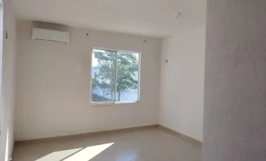 ¡Gran Oportunidad! Casa en Renta o Venta en Las Palmas!