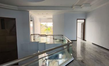 Dijual rumah mewah area denpasar barat