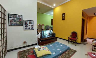 Rumah 6Kamar Siap huni mobil simpangan dekat PDAM Jajar laweyan Solo