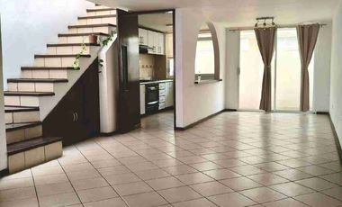 CASA EN VENTA ZONA COLEGIO HUMBOLDT.