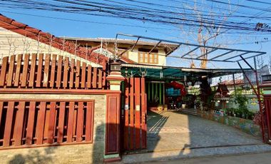 96308 - ขายบ้านเดี่ยว 2 ชั้น โครงสร้างแข็งแรง ชั้นบนไม้สักทั้งหลัง เนื้อที่ 75 ตารางวา ทำเลดี ใกล้ตัวเมืองพิษณุโลก เดินทางสะดวก เหมาะอยู่อาศัยหรือทำโฮ