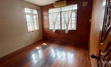 96308 - ขายบ้านเดี่ยว 2 ชั้น โครงสร้างแข็งแรง ชั้นบนไม้สักทั้งหลัง เนื้อที่ 75 ตารางวา ทำเลดี ใกล้ตัวเมืองพิษณุโลก เดินทางสะดวก เหมาะอยู่อาศัยหรือทำโฮ