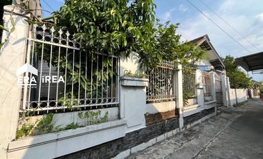 DIJUAL RUMAH DEKAT TAMAN JAYA WIJAYA SOLO UTARA