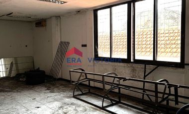 Ruko Terletak di Pusat Kota Kediri Pinggil Jalan Area Perdagangan Dekat Alun-Alun