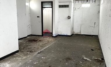 Ruko Terletak di Pusat Kota Kediri Pinggil Jalan Area Perdagangan Dekat Alun-Alun