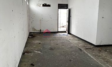 Ruko Terletak di Pusat Kota Kediri Pinggil Jalan Area Perdagangan Dekat Alun-Alun
