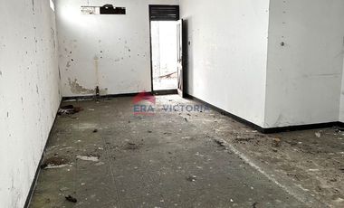 Ruko Terletak di Pusat Kota Kediri Pinggil Jalan Area Perdagangan Dekat Alun-Alun