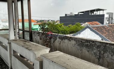 Ruko Terletak di Pusat Kota Kediri Pinggil Jalan Area Perdagangan Dekat Alun-Alun