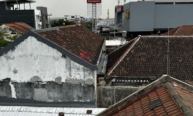 Ruko Terletak di Pusat Kota Kediri Pinggil Jalan Area Perdagangan Dekat Alun-Alun