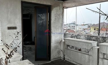 Ruko Terletak di Pusat Kota Kediri Pinggil Jalan Area Perdagangan Dekat Alun-Alun