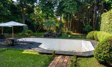 Sewa Rumah 2 Lantai di Kemang 7 Kamar Unfurnished