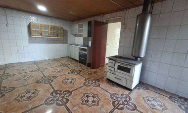 Casa  en Venta  4 dormitorios 1 Baño cercana a Universidad y Hospital en Victoria Araucania