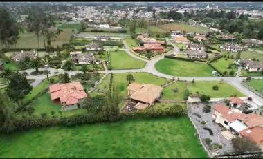 se vende Casa estilo Mansión con cabañas y piscina por Estrenar Totalmente equipada y Amoblada en cotacachi Imbabura Ecuador
