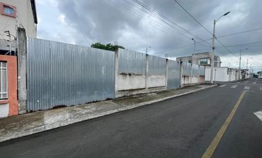 SE VENDE TERRENO UBICADO A 200 METROS DEL PARQUE DE LA ROTONDA DE LA CIUDAD DE PORTOVIEJO