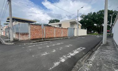 SE VENDE TERRENO UBICADO A 200 METROS DEL PARQUE DE LA ROTONDA DE LA CIUDAD DE PORTOVIEJO
