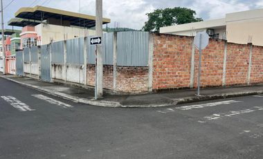 SE VENDE TERRENO UBICADO A 200 METROS DEL PARQUE DE LA ROTONDA DE LA CIUDAD DE PORTOVIEJO