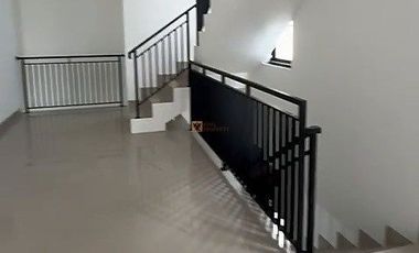 Disewakan Ruko Bangunan Baru Hook 4 Lantai+Rooftop Siap Huni, Strategis Dekat Pusat Perbelanjaan WTC, ITC, Mangga Dua Square Pademangan Jakarta Utara