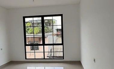Disewakan Ruko Bangunan Baru Hook 4 Lantai+Rooftop Siap Huni, Strategis Dekat Pusat Perbelanjaan WTC, ITC, Mangga Dua Square Pademangan Jakarta Utara