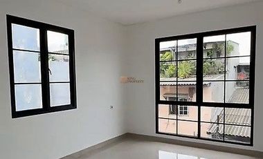 Disewakan Ruko Bangunan Baru Hook 4 Lantai+Rooftop Siap Huni, Strategis Dekat Pusat Perbelanjaan WTC, ITC, Mangga Dua Square Pademangan Jakarta Utara