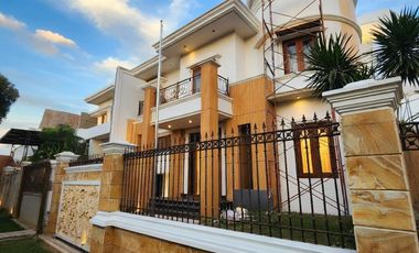 Disewakan Rumah Elite 2 Lantai di Galaxi Bumi Permai, Surabaya Timur