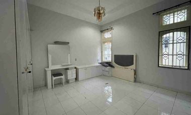 disewakan rumah siap huni lengkap perabot di komplek vila jati mas