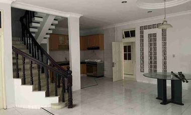 disewakan rumah siap huni lengkap perabot di komplek vila jati mas