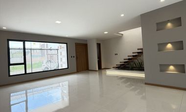 CASA POR ESTRENAR EN RENTA SECTOR MEDIO EJIDO