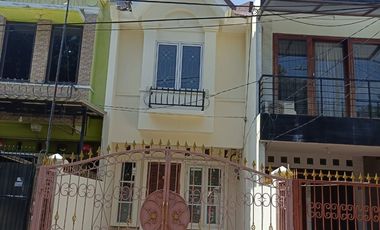 Di Sewa Rumah 2 Lantai Siap Huni di Taman Palem Lestari Cengkareng Jakarta Barat