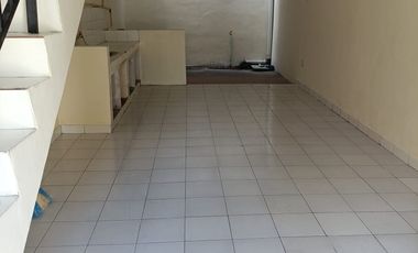 Di Sewa Rumah 2 Lantai Siap Huni di Taman Palem Lestari Cengkareng Jakarta Barat