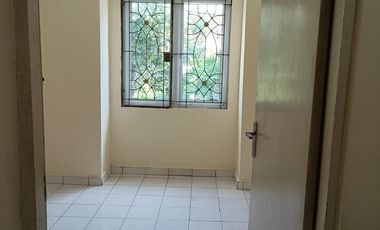Di Sewa Rumah 2 Lantai Siap Huni di Taman Palem Lestari Cengkareng Jakarta Barat