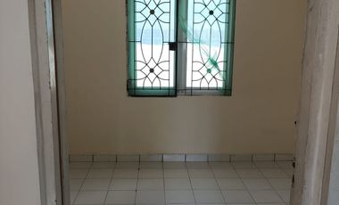 Di Sewa Rumah 2 Lantai Siap Huni di Taman Palem Lestari Cengkareng Jakarta Barat