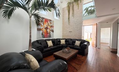 🌅 Espectacular casa con vista al mar, piscina y salida directa a la playa